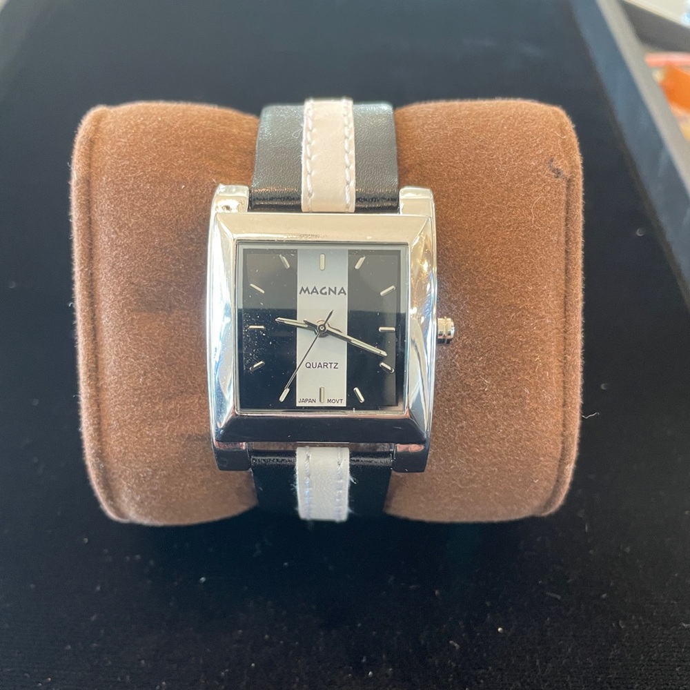 Vintage Magna tank style quartz watch new battery #11126